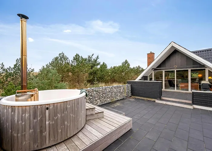 Vacation Renovated In 2023 With A 6-person Hot Tub - 1010 *