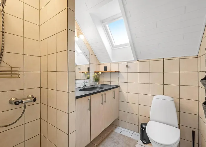 Vacation Renovated In 2023 With A 6-person Hot Tub - 1010 度假居 灵克宾